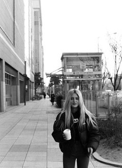 Mila - escort in Manila Photo 1 of 7