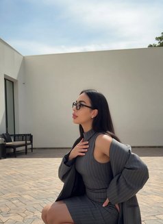 Mila - puta in Dubai Photo 2 of 4