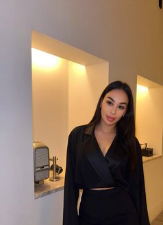 Mila - puta in Dubai Photo 4 of 4