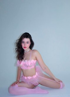 Mila - escort in Dubai Photo 4 of 6