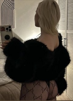 Full GFE - escort in Dubai Photo 2 of 8