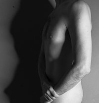 Milan - Acompañantes masculino in Tilburg