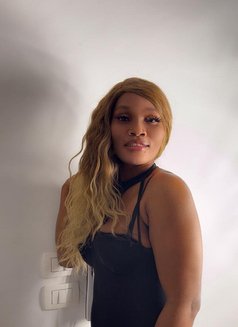 Milan - puta in Cairo Photo 1 of 3