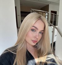 Milana blonde - puta in Dubai Photo 5 of 5