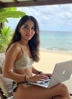 Milana - puta in Singapore Photo 9 of 12