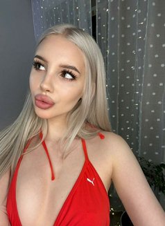 Milana - escort in Dubai Photo 4 of 6