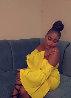 Mildred - puta in Khobar Photo 3 of 7