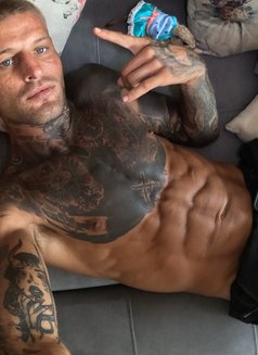 Miles - Male escort in Pattaya Photo 3 of 3