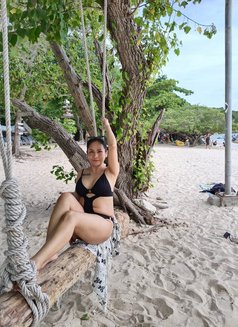 Milf Amanda Mommy experience - puta in Abu Dhabi Photo 7 of 9