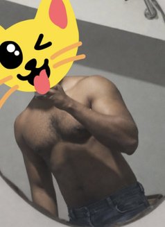 Milfs and Girls Hunter Charley - Male escort in Colombo Photo 2 of 3