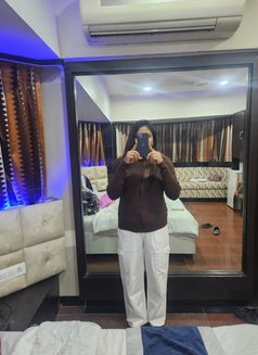 Mili - puta in Mumbai Photo 1 of 2