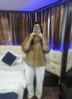 Mili - puta in Mumbai Photo 2 of 2