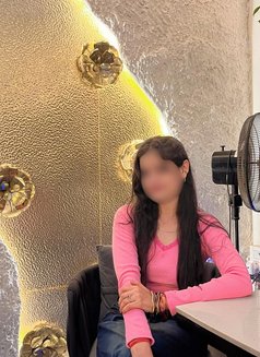 ๐ฃ๐ฟ๐ฎ๐ฐ๐ต๐ถ ๐๐ฎ๐บ ๐ค๐๐ฒ๐ฒ๐ป & ๐ ๐ฒ๐ฒT - puta in Bangalore Photo 11 of 11