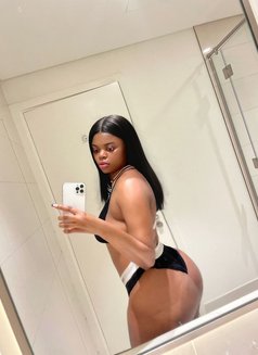 Millie - puta in Dubai Photo 1 of 8