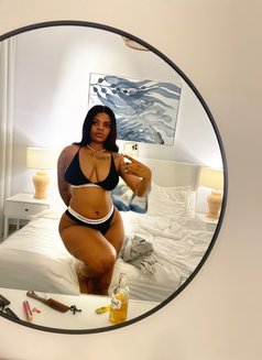 Millie - puta in Dubai Photo 8 of 8