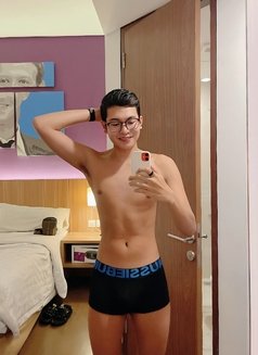 Millo - Male escort in Jakarta Photo 10 of 16