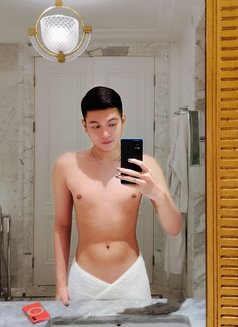 Millo - Male escort in Jakarta Photo 13 of 16