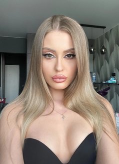 Milly - escort in Riyadh Photo 1 of 6