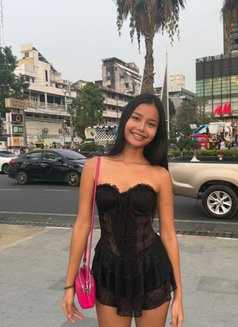 Mily - escort in Bangkok Photo 1 of 13