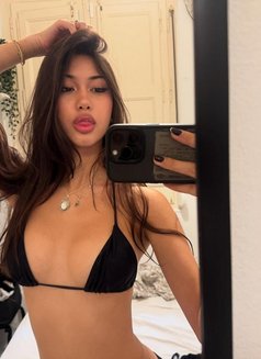 Milyn - puta in Tokyo Photo 4 of 4