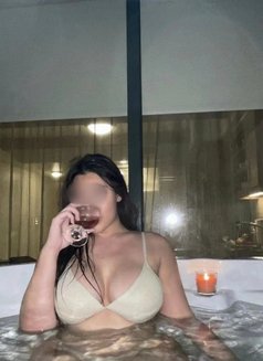 Mimi - escort in Shanghai Photo 4 of 4