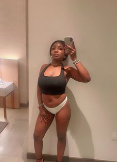 Mimi - masseuse in Abu Dhabi Photo 2 of 2