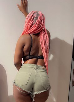 Mimi - escort in Cairo Photo 2 of 6