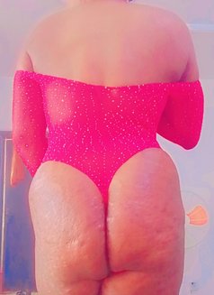 Mimi - Transsexual escort in Abidjan Photo 4 of 4