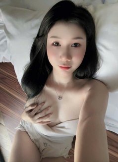 Mimi - escort in Singapore Photo 3 of 4