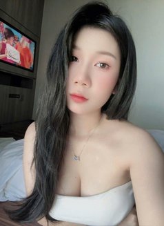 Mimi - escort in Singapore Photo 4 of 4