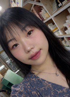 Mimi - escort in Manila Photo 3 of 5