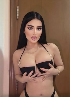 Mimi - puta in Dubai Photo 6 of 11