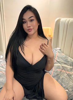 Mimi - escort in Riyadh Photo 5 of 7