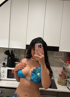 Mimi - puta in Dubai Photo 2 of 9