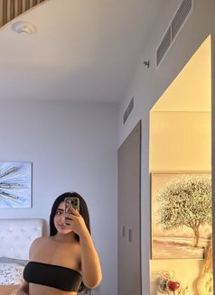 Mimi - puta in Dubai Photo 4 of 9