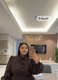 Mimie - puta in Riyadh Photo 1 of 7