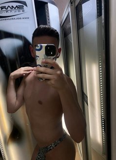 Mimoo - Male escort in Beirut Photo 2 of 2