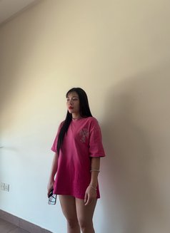 Min - escort in Singapore Photo 1 of 3