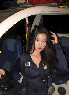 Min - escort in Hong Kong Photo 4 of 7