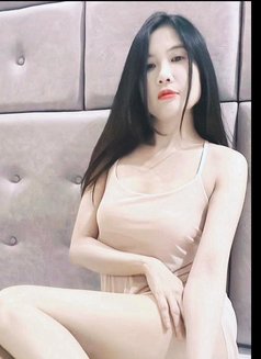 Min - escort in Abu Dhabi Photo 3 of 5