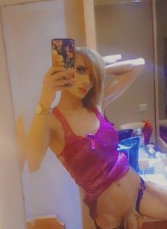 Mina - Transsexual escort in Tunis Photo 12 of 15