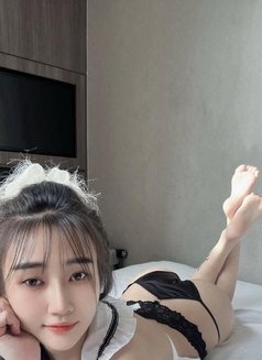 Mina - puta in Singapore Photo 2 of 3