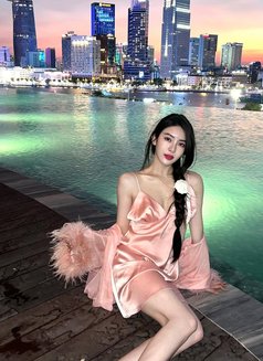 Mina - puta in Singapore Photo 7 of 10