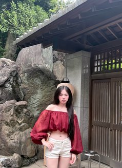 Mina - puta in Singapore Photo 2 of 3
