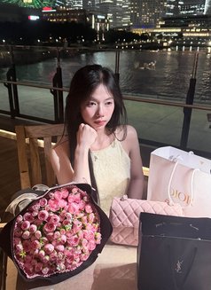 Mina - puta in Singapore Photo 3 of 3