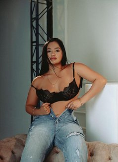 Mina - puta in Bad Homburg Photo 1 of 4