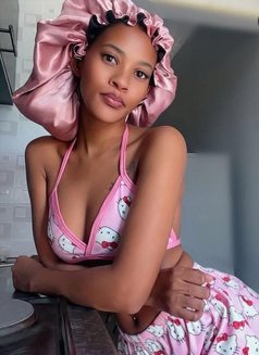 Mina - puta in Hofuf Photo 2 of 3