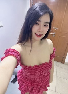 Mina - puta in Al Manama Photo 1 of 4