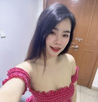 Mina - puta in Al Manama Photo 1 of 4