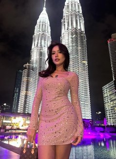 Daria - escort in Dubai Photo 1 of 6